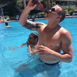 Meet your Posher, Adam